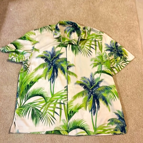 Men’s Large Silk Button Down (dry clean only) from the Paradise Collection - Picture 1 of 3